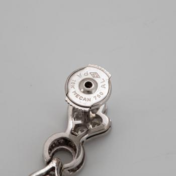 Ett par örhängen 18K vitguld med gammal- och runda briljantslipade diamanter.