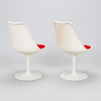 Eero Saarinen, tuoleja, 2 kpl, "Tulppaani", muotoiltu 1955-56, Knoll International.