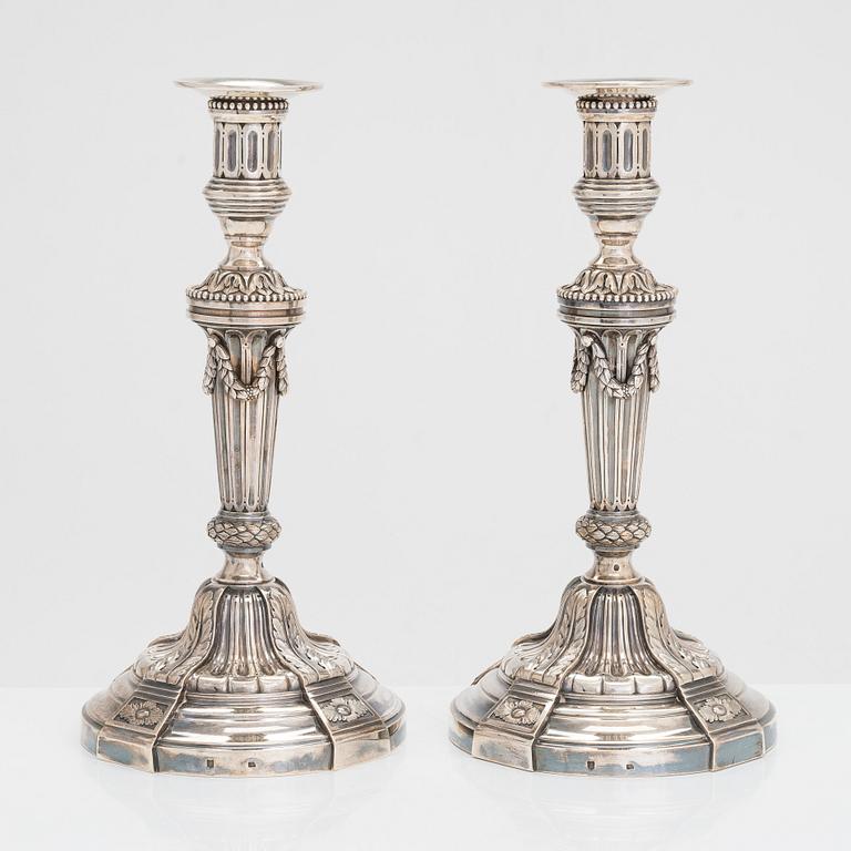 Kynttilänjalkapari, hopeaa, Louis XIV-tyyli, Hollanti, 1900-luku.