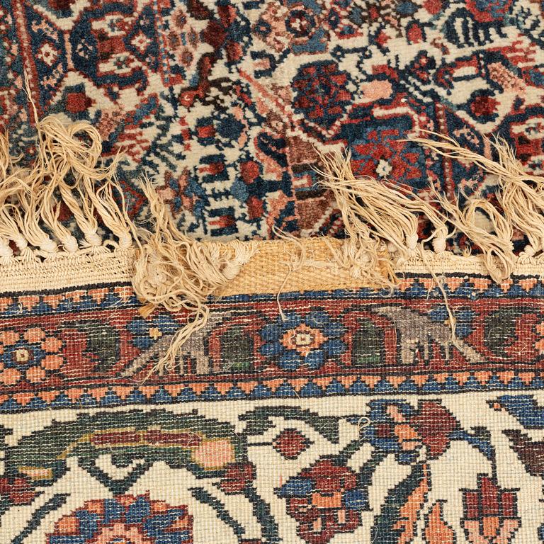 A Heris carpet, 305 x 205 cm.