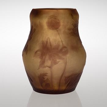 A RUSSIAN IMPERIAL CAMEO GLASS VASE. The Imperial Glass Factory, St.Petersburg. Signed Nicholas II 1914.