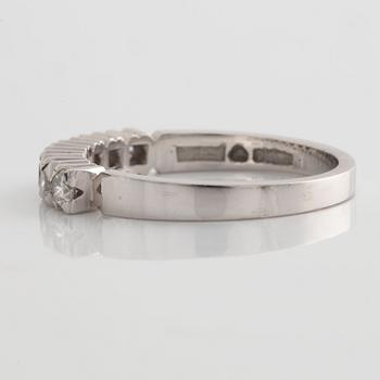 Ring allians med briljantslipade diamanter.