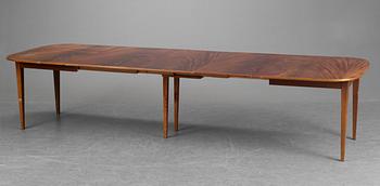 A Josef Frank mahogany dinner table, Svenskt Tenn, model 947.