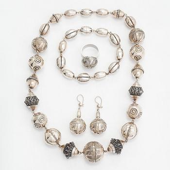 A set of sterling silver "Halikko treasure" necklace, bracelet, ring and earrings. Kalevala Koru, Helsinki.1994, 1998.