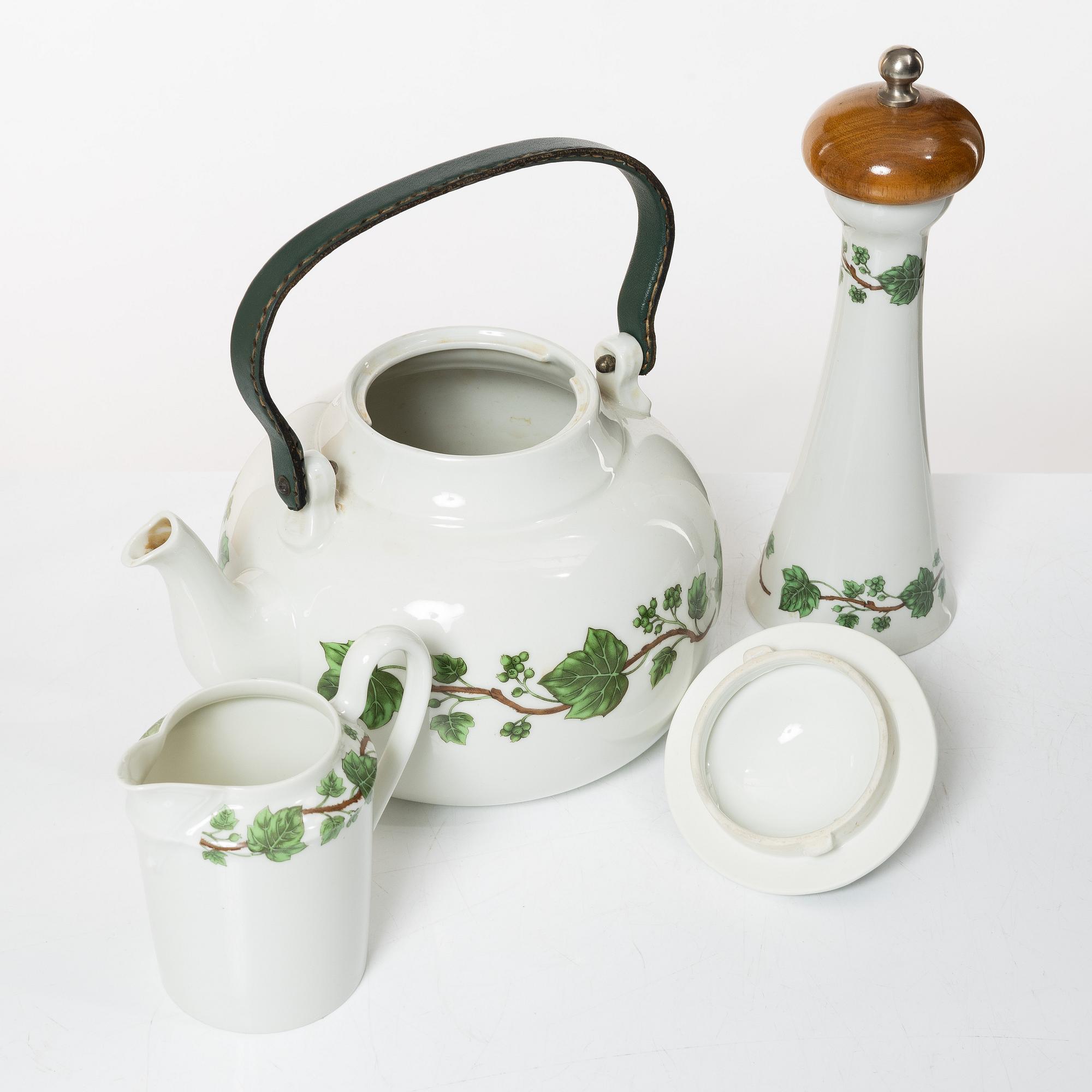 Service, 63 pieces, porcelain, Porcelaine de Paris, Limoges, France.