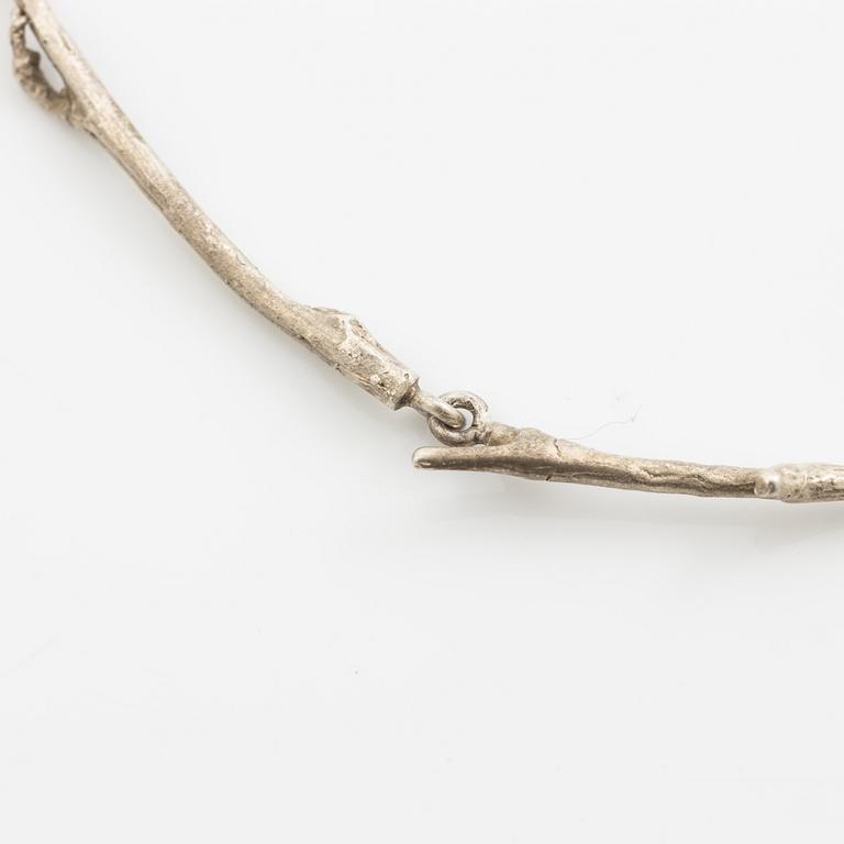 Sofia Björkman, collier, ring och örhängen i form av björkgrenar, silver. Ring med tanzaniter.