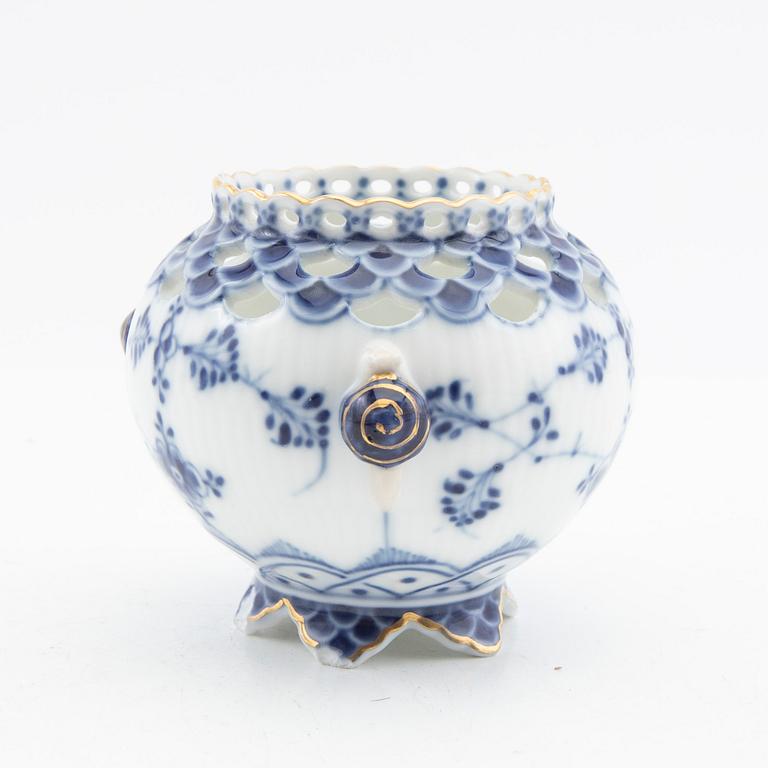 Royal Copenhagen, Skål, porslin, "Musselmalet helblonde", Danmark, 1900-tal.