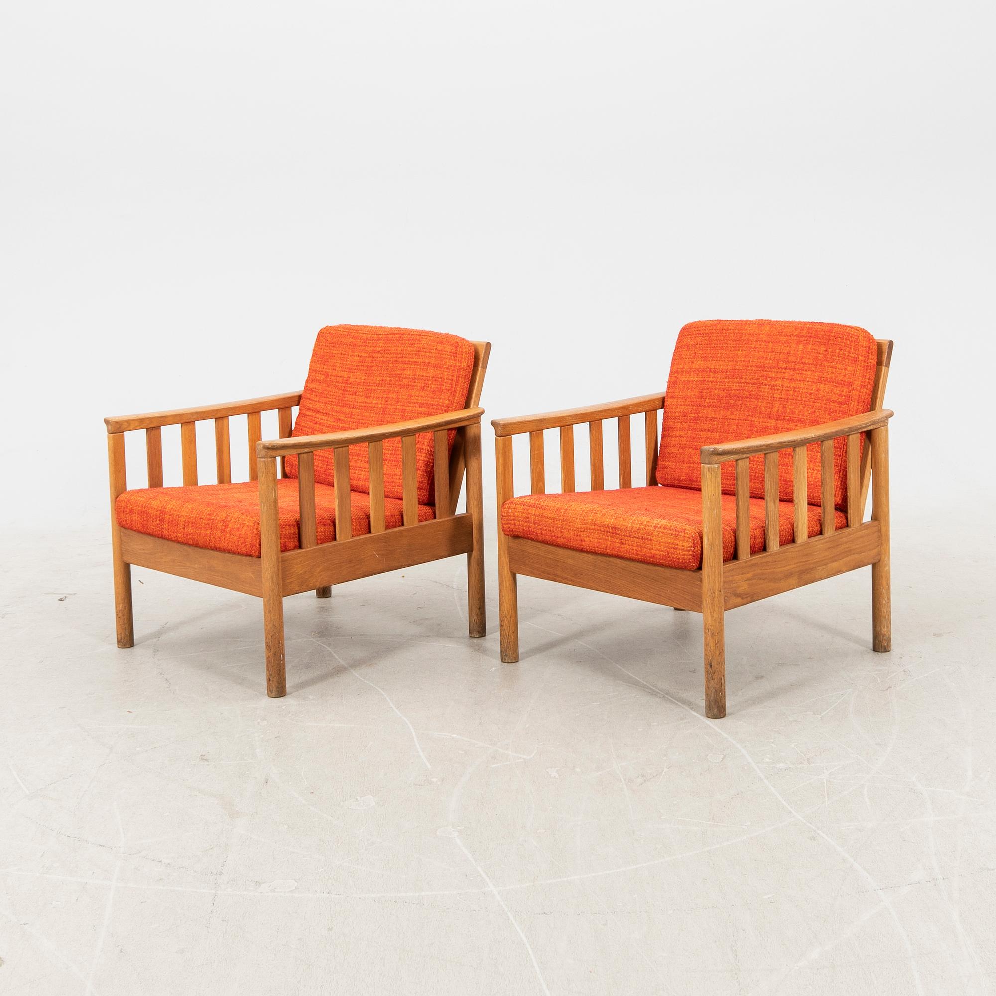 An oak easy chair ans sofa "Tiveden" by Gunnar Myrstrand & Sven Engström from the middle of the 20th century.