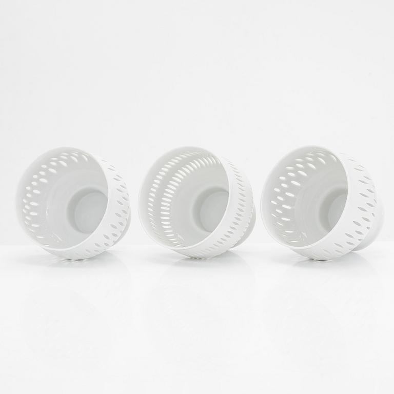 Friedl Holzer-Kjellberg, three porcelain candle holders and a "Helmi" plate, Arabia, 1970s.