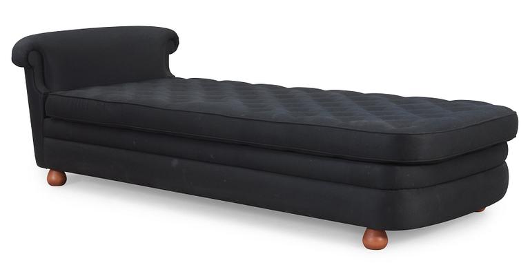 A Josef Frank couch, Svenskt Tenn, model 775.