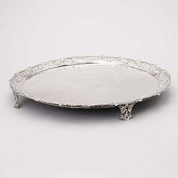 ENGLISH SILVER SALVER, London 1765.