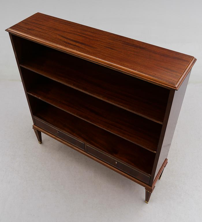 BOKHYLLA, gustaviansk stil, 1900-talets första hälft.