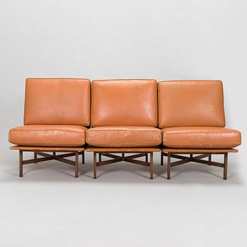 Ilmari Tapiovaara, sohva / nojatuoleja 3 kpl, valmistaja Lukkiseppo, 1900-luvun puoliväli.