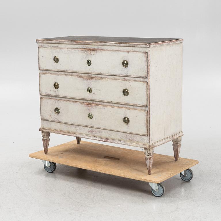 A Gustavian chest of drawers, circa 1800.