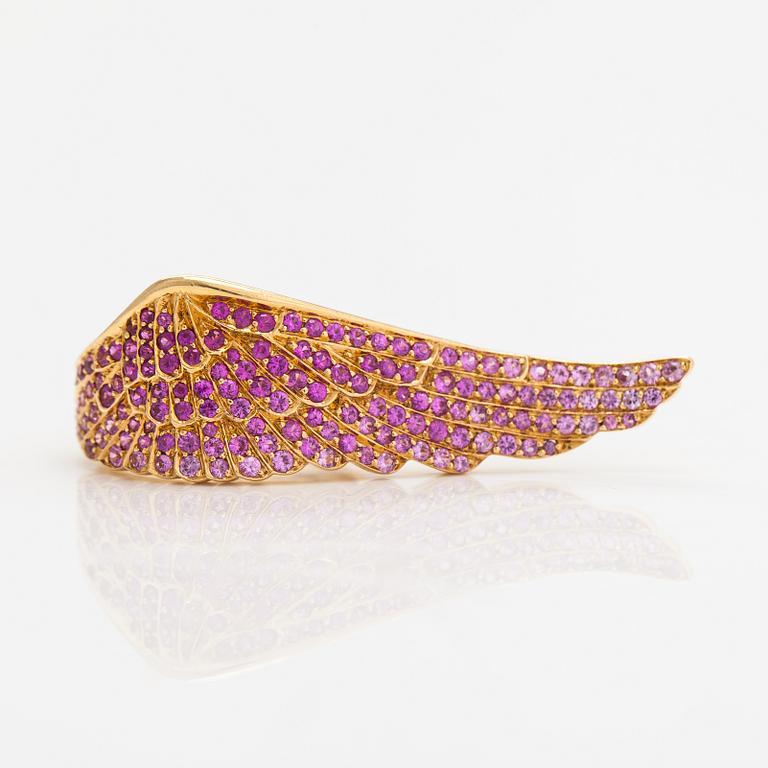 Garrard, An 18K gold ring "Wings" with rubies. Marked Garrard 52 Austria.