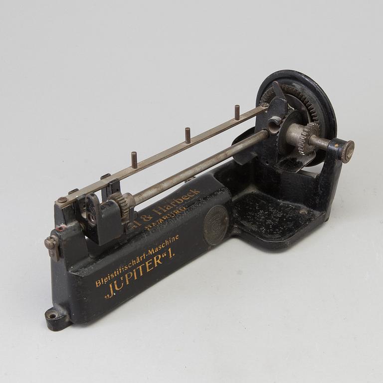 a pencil sharpener "Jupiter" 1, Guhl & Harbeck, Hamburg, around 1900.