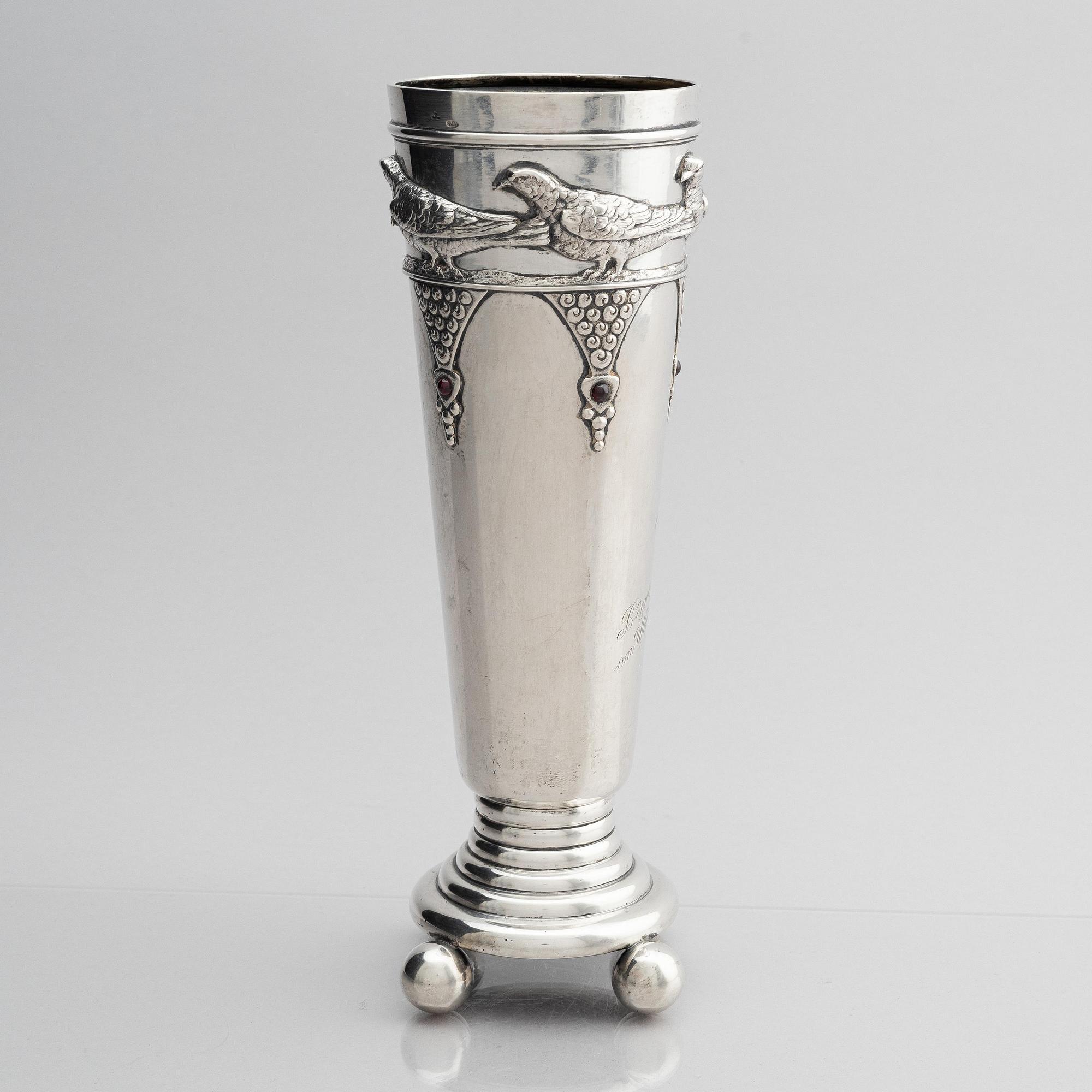 K. Fabergé, vas, silver, kontrollmästare Ivan Lebedkin, Moskva, Ryssland, tidigt 1900-tal.