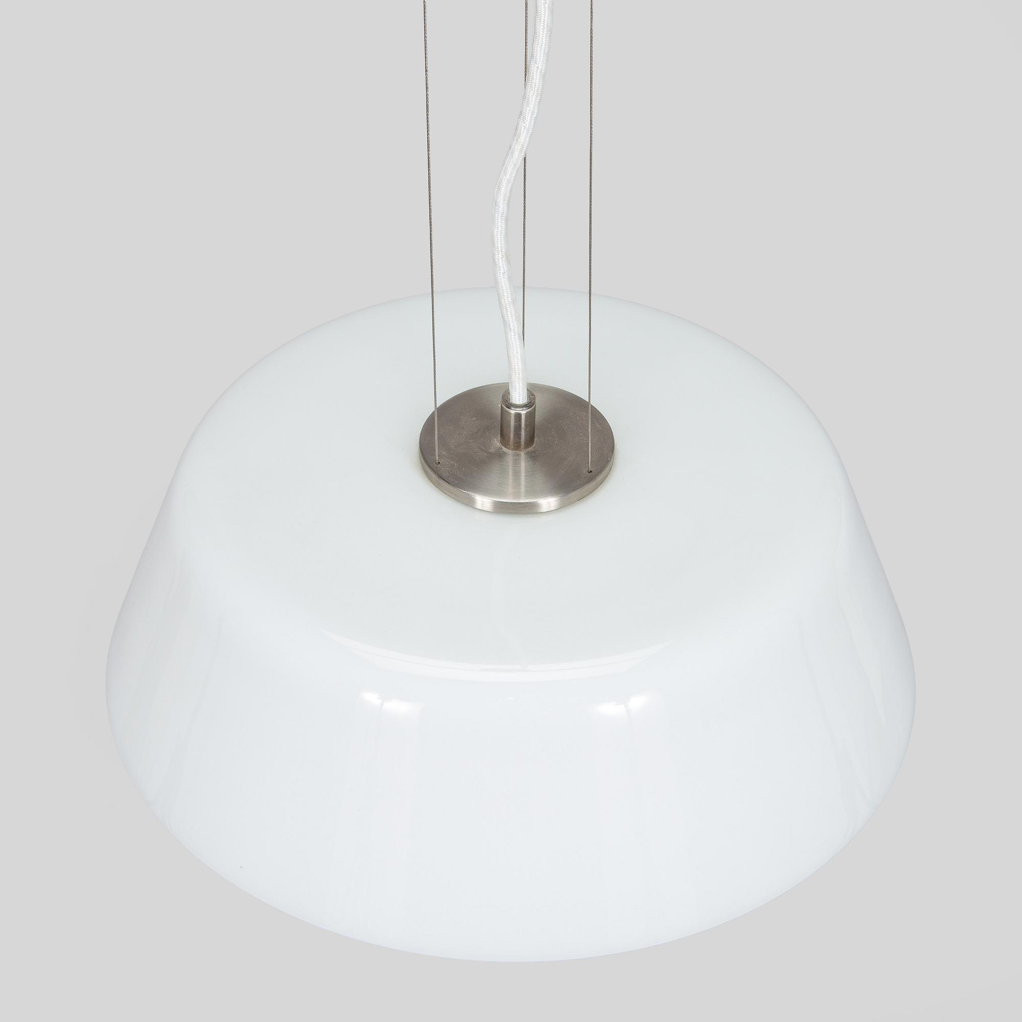 Arne Jacobsen, kattovalaisin "Stelling pendant" Louis Poulsen Tanska, 2002.
