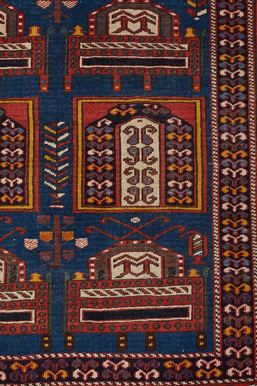 A RUG, antique Shirvan probably, ca 177 x 138,5 cm.