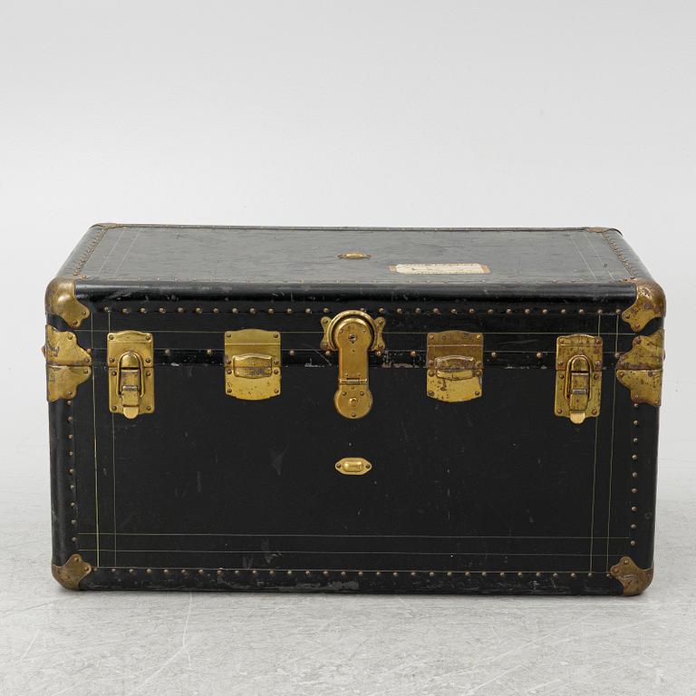 A trunk, first half of the 20th century.