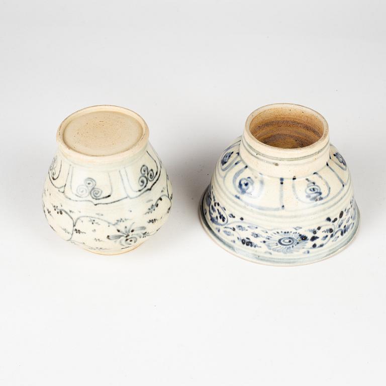 A blue and white Annamese jar and bowl, Vietnam, 15th/17th Century.