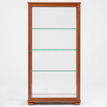 Josef Frank, a display cabinet model 649, Firma Svenskt Tenn, 2016.