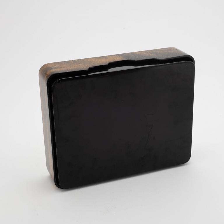 A fine Japanese laqcuer Ryoshibako paper box with cover, presumably Meiji-period, (1868-1912).