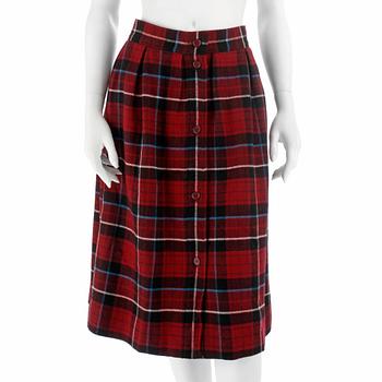 704. YVES SAINT LAURENT, a red wool checkered skirt, size 38.