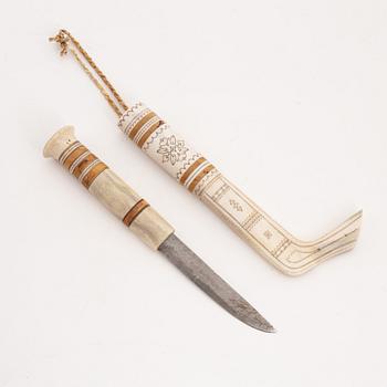 A reindeer horn knife by Tore Sunna, signed, before 1964.