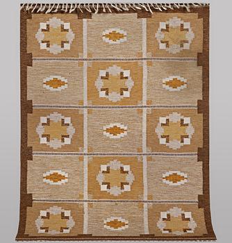 Ingegerd silow, a flat weave carpet, signed IS, ca 228 x 167 cm.