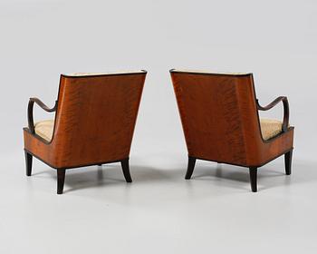 FÅTÖLJER, ett par, tillskrivna Erik Chambert, 1920/30-tal.