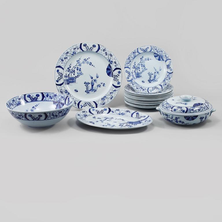 SERVISDELAR, 16 st, fajans, "Japon", Creil Montereau, Frankrike, omkring sekelskiftet 1900.