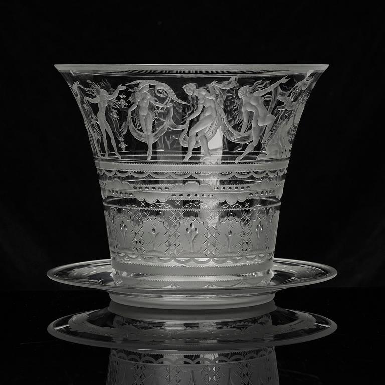 Simon Gate, an engraved glass bowl with plate, Orrefors 1930, model 122.