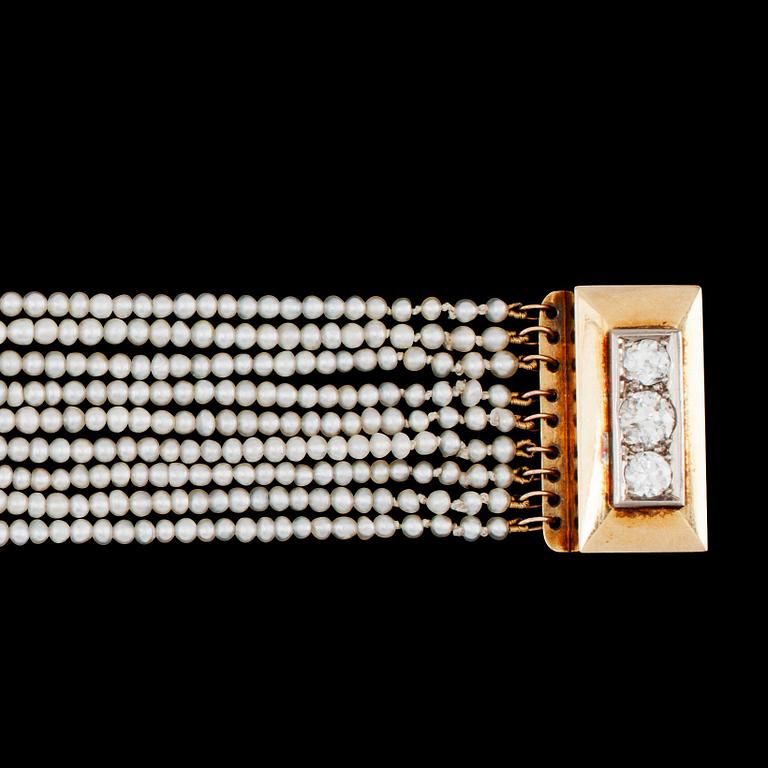 An eight strand natural seed pearl bracelet.