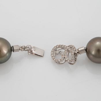 A Tahitian cultured pearl necklace.