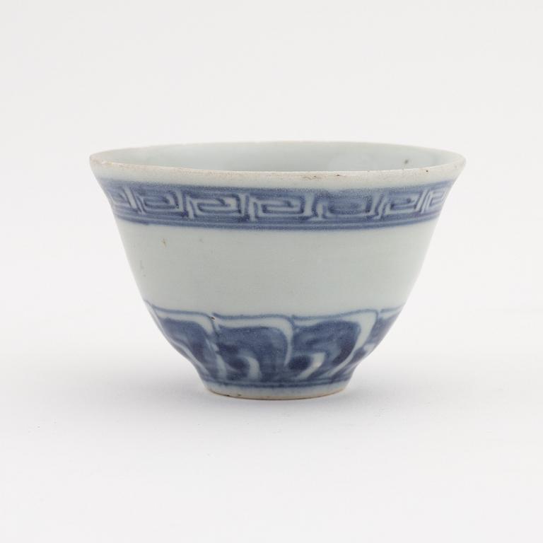 A blue and white cup, Ming dynasty (1368-1644).