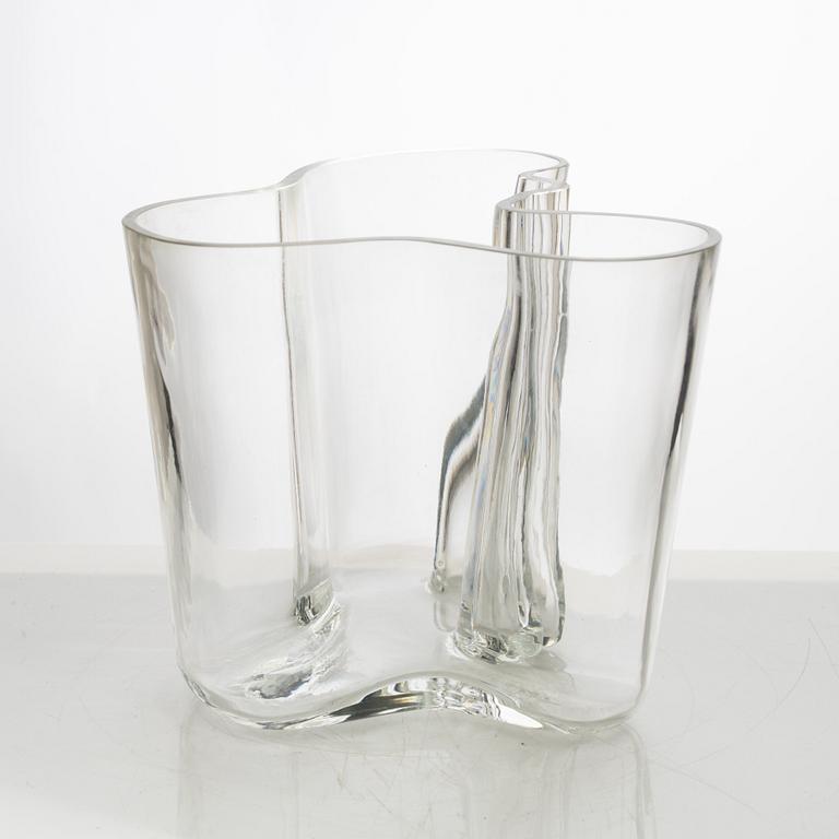 Alvar Aalto, a "Savoy" glass vase, model 3030, iittala, Finland.
