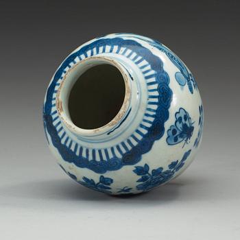 A blue and white jar, Ming dynasty, 17th Century.