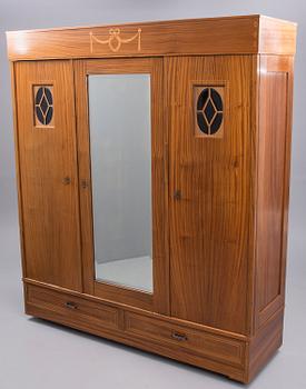 GARDEROB / KLÄDSKÅP, 1900-talets mitt.
