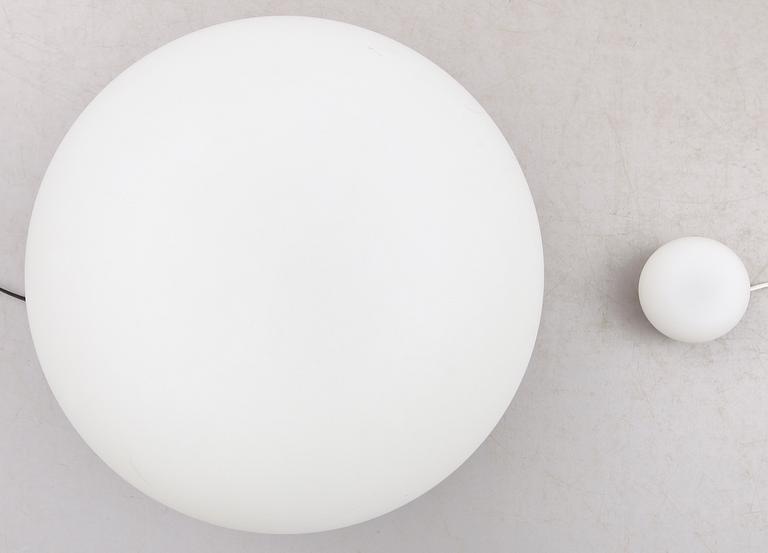 BORDSLAMPOR, 2 st, "Mini Glo-Ball" samt "Glo-Ball Basic 2", Flos.