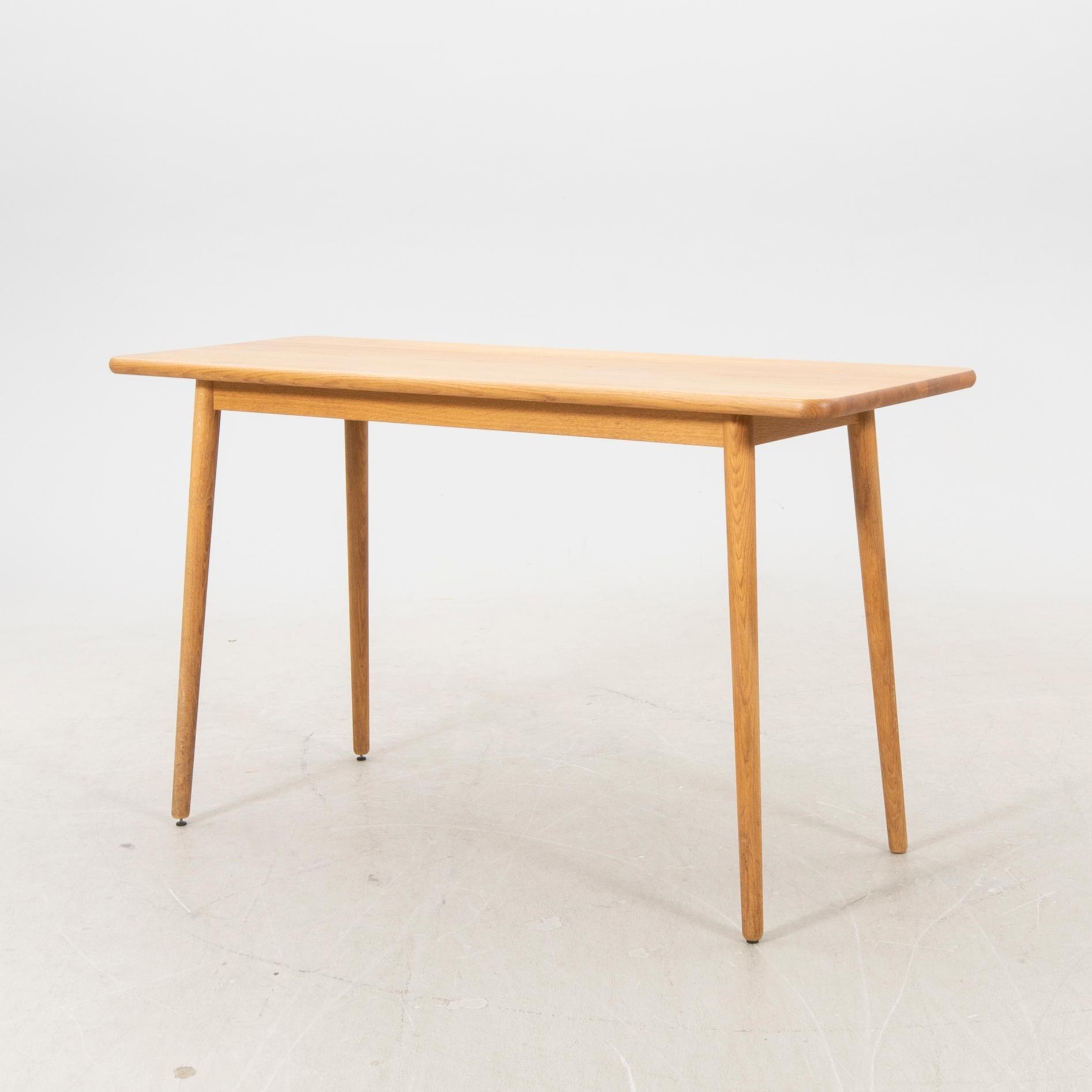 Jonas Lindvall, a Miss Holly oak bar table 21st century.