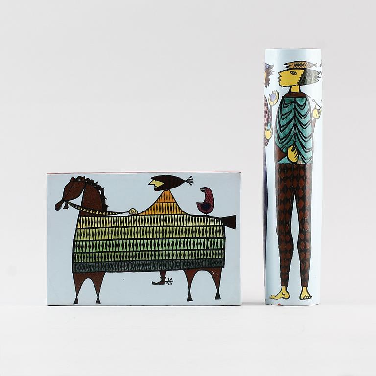 VASER, 2 st, fajans, "Karneval", Stig Lindberg, Gustavsberg Studiohand.