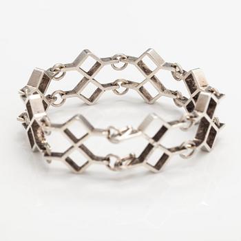 Jorma Laine, A silver bracelet. Kultateollisuus, Turku 1967.