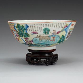 A large famille rose bowl, late Qing dynasty/early 20th Century, with Daoguang seal mark.