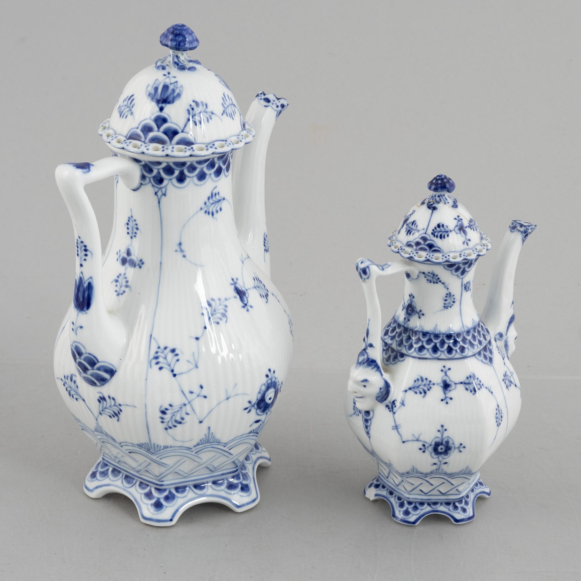 Royal Copenhagen, 21 pieces of "Blue Fluted" porcelain, Denmark, 20th century.