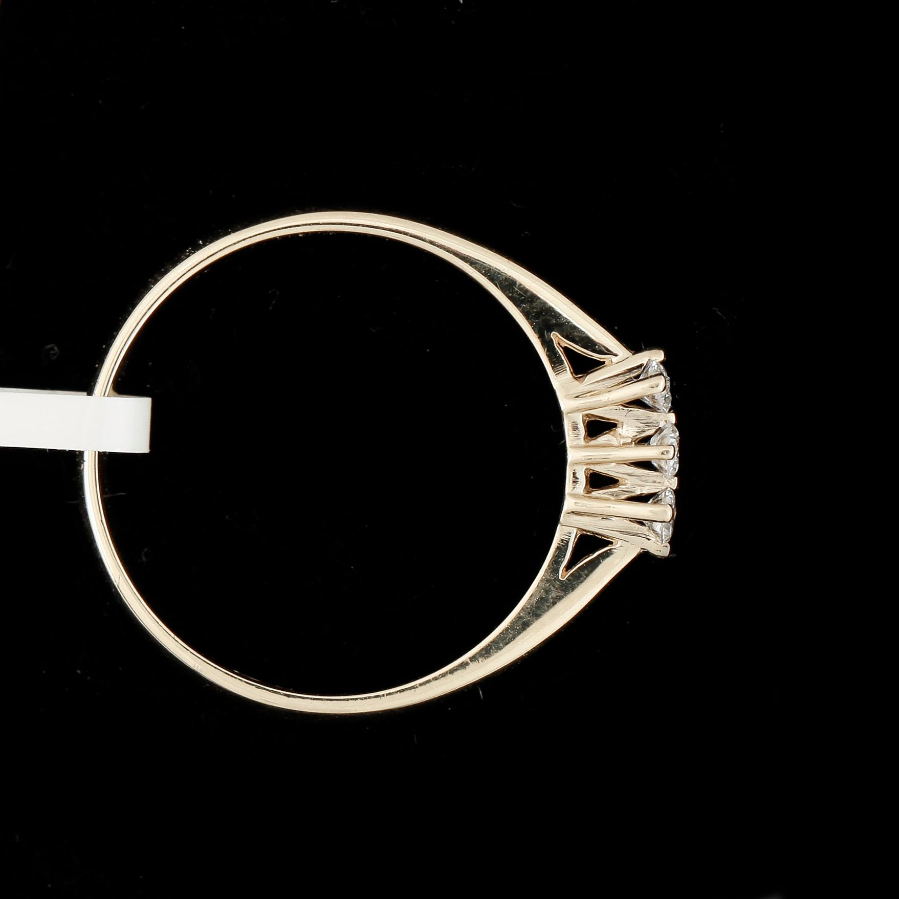 RING, 14k guld med briljantslipade diamanter tot ca0,14ct. Vikt ca2g.