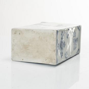 A 'Mussel-pattern' porcelain teacaddy, probably Germany,19th century.