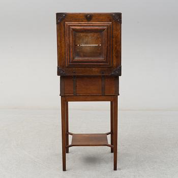 A late 18th / early 19th century box.