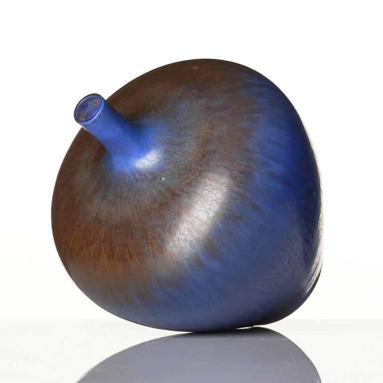 Berndt Friberg, a stoneware vase, Gustavsberg Studio, 1971.
