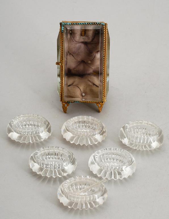 SAMLING GLASFÖREMÅL, 7 delar, 1800-/1900-tal.